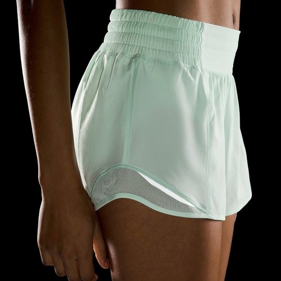 Lululemon Hotty Hot High-Rise Lined Short 2.5" - Picture 6 of 9